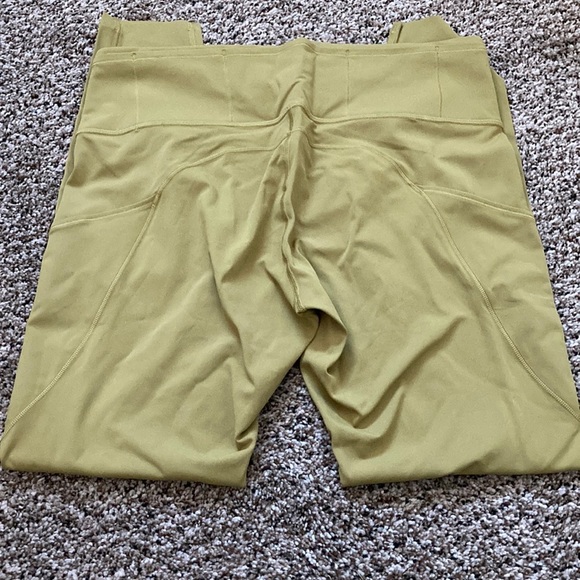 Lululemon Fast &Free 28” leggings. NWOT Grape Leaf Size 12 - Picture 4 of 7